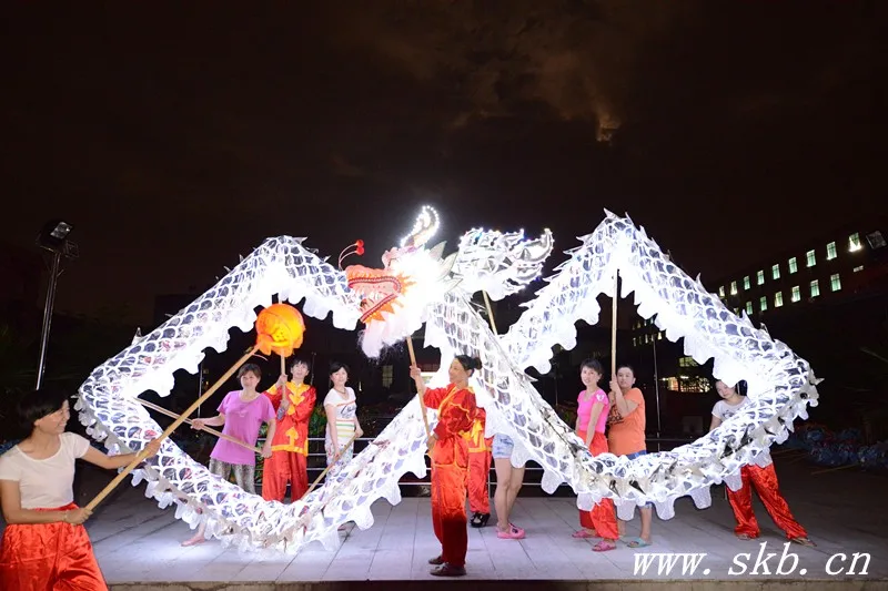 

10m Length Size 5 Gold-plated 8 Student LED lights Chinese Spring Day DRAGON DANCE ORIGINAL Lantern stage prop Festival Costume