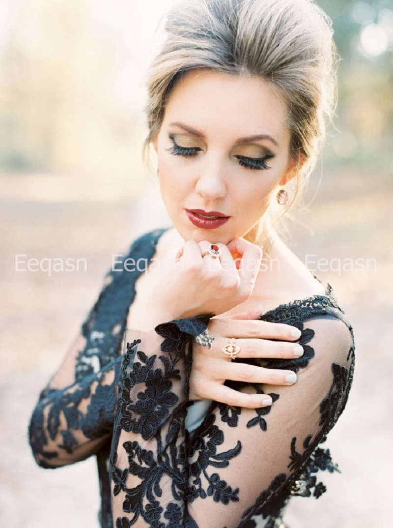 Винтажное черно белое платье с длинными рукавами и открытой спиной