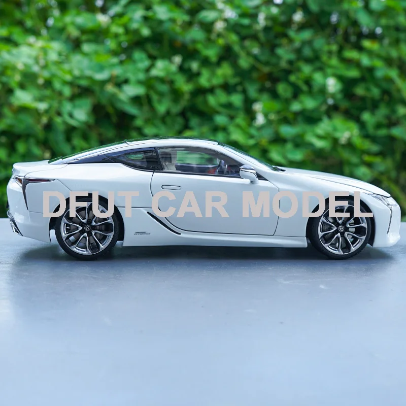 Модель спортивного автомобиля из сплава в масштабе 1:18 LC500h оригинальные