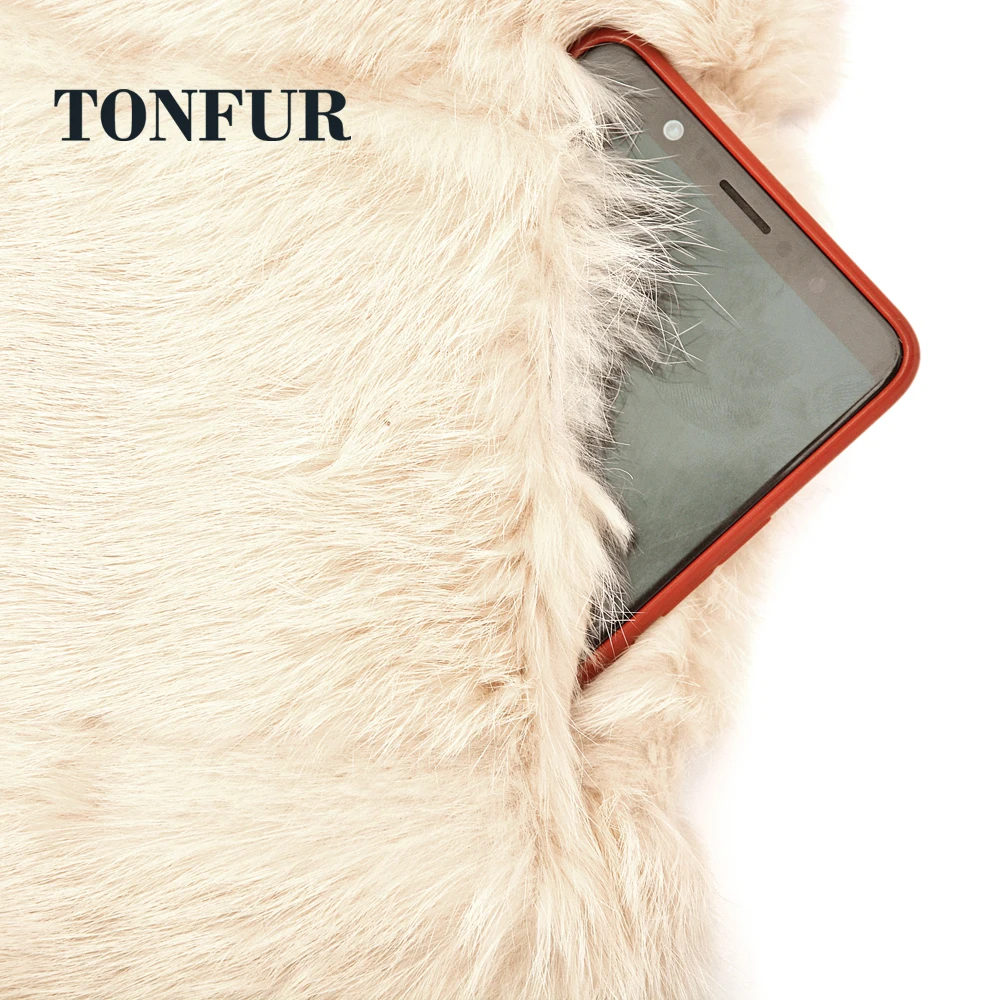 Короткое однотонное пальто из натурального кроличьего меха весна лето 2019