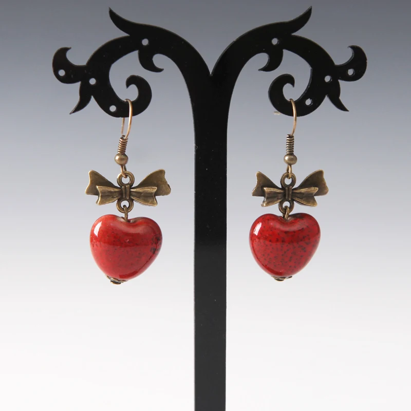Винтажные антикварные серьги-подвески в форме сердца красные глазурованные