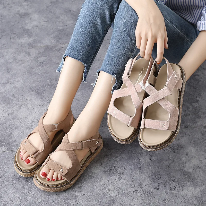 Женские летние сандалии из натуральной кожи на плоской подошве высоком каблуке