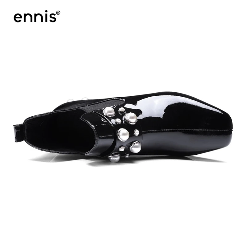 ENNIS/ г.; черные женские ботинки из лакированной кожи, Украшенные бусинами и жемчужинами; Дизайнерская обувь «Челси» с квадратным носком; эластичные короткие ботиночки; A7247