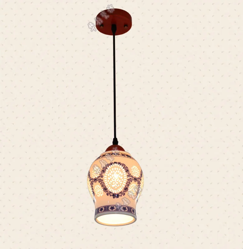 New snapping up blue and white ceramic chandelier antique Chinese wooden lamp bedroom shop decorative single head | Лампы и освещение