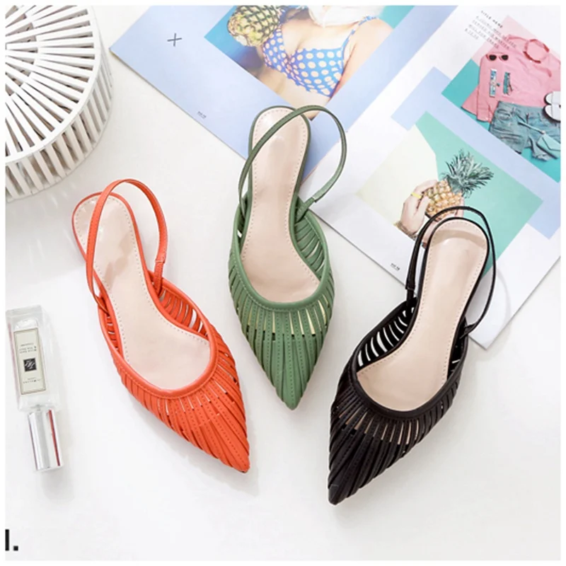 Женские босоножки на плоской подошве с острым носком без застежки низком каблуке