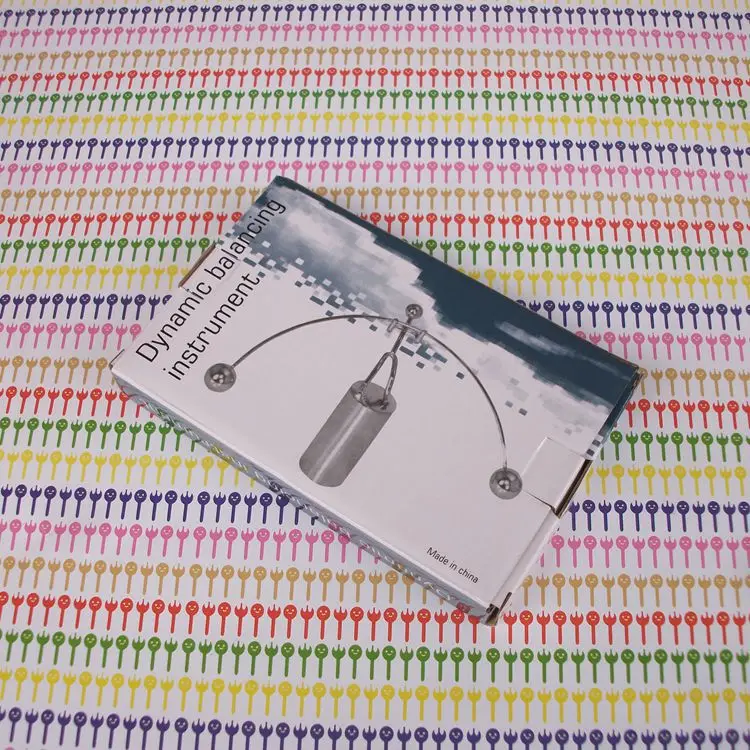 Новинка 2017 небольшое украшение для рабочего стола Балансирующий шар качели