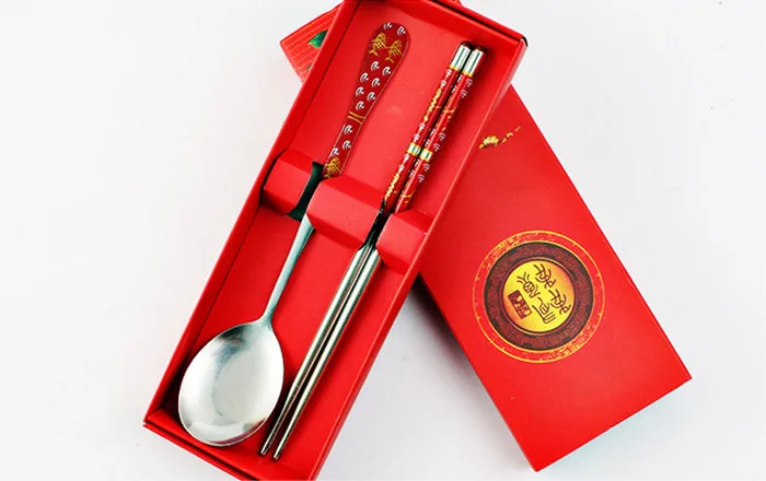 2pcs red Творческий Нержавеющая сталь корейские палочки для еды ложка персонализированные лазерная гравировка узоры палочки мультфильм Детский подарок - Цвет: 2pcs red