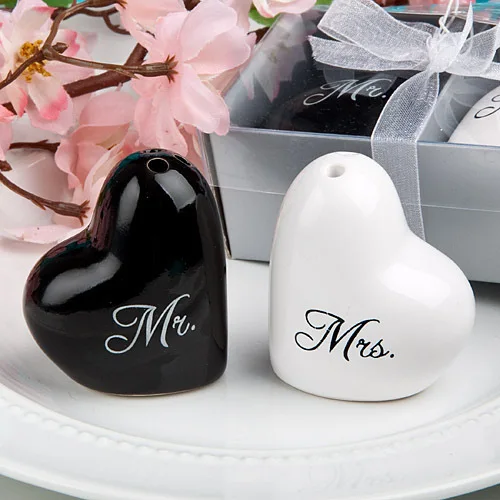 Heart shaped &quotMr&ampMs&quot salt and pepper shaker wedding gifts for guest free shipping 600pcs=300 sets/lot to US CAN | Дом и сад
