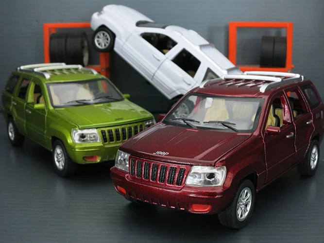 Литая металлическая модель автомобиля в масштабе 1:32 для Jeep Grand Cherokee