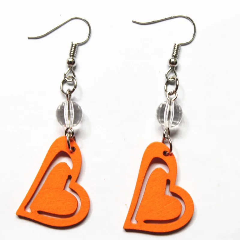 Разноцветные деревянные серьги в форме сердца красные зеленые синие оранжевые