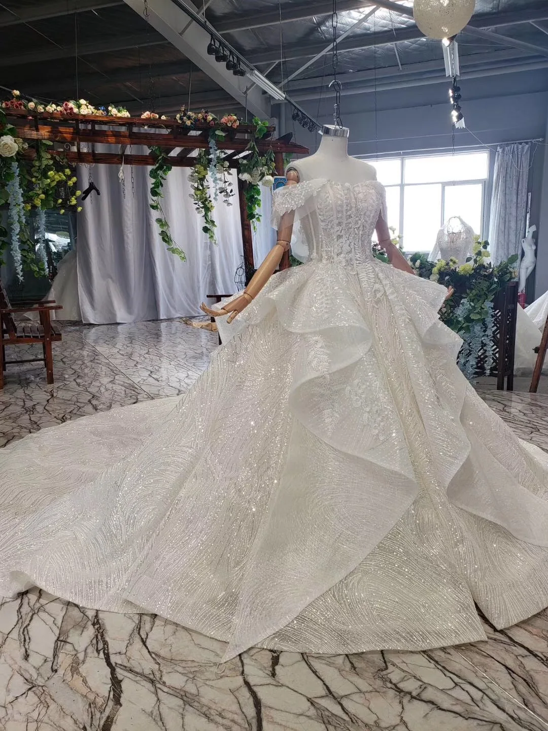 

Wedding Dresses 2019 Ball Gown Off The Shoulder Lace Crystals Transparent Sleeve Hand Made Bridal Dresses Big Skirt Bridal Gown