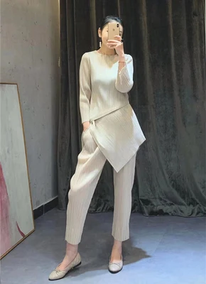 Бежевый Miyake Fold понижающий возраст вестернизация Ранняя весна умный Двухсекционный французский миноритарный Женский костюм - Цвет: Бежевый