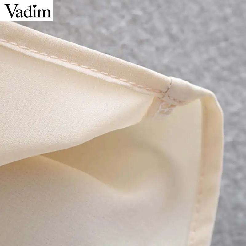 Vadim women solid V neck ruffles loose blouse flare sleeve pleated oversized female casual shirts sweet chic tops blusas LB045 |