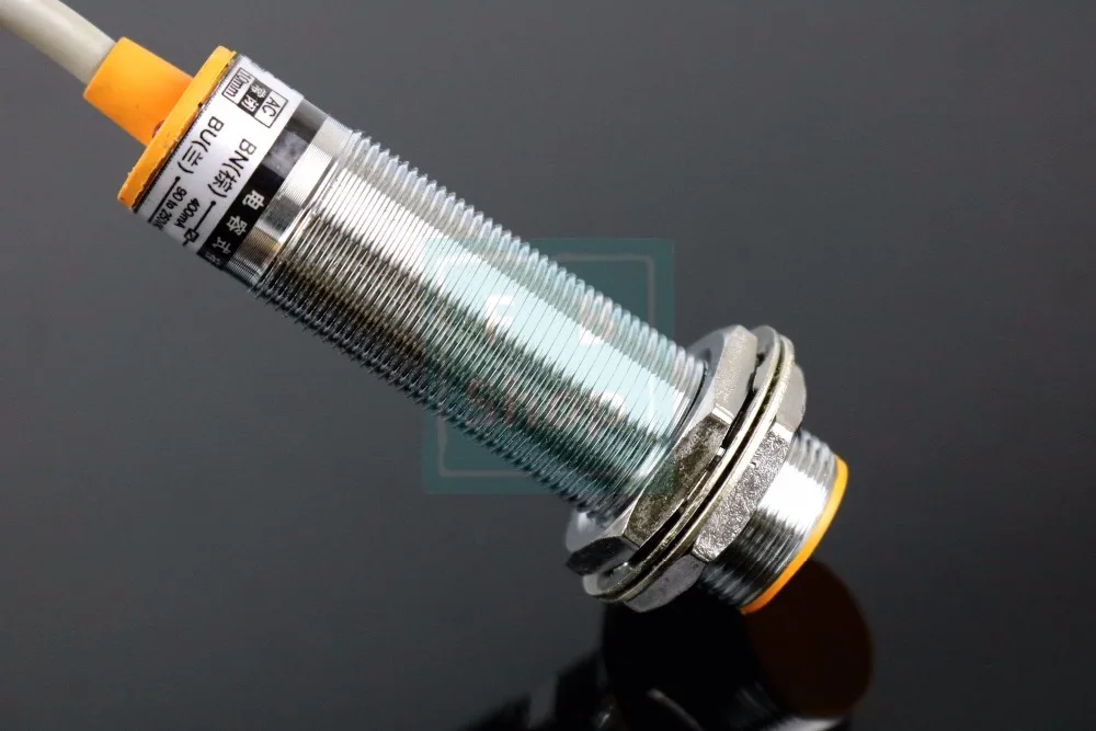 Индуктивный датчик приближения с двумя проводами переменного тока NO 5 мм M18