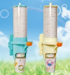 Автоматически Возьмите чашку с водой для напитков/пластиковый подстаканник