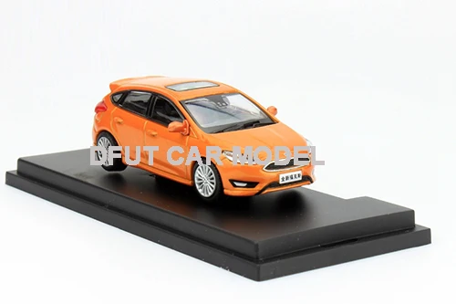 2 Литая 1: 64 лиса фокус модель автомобиля игрушка в коробке для подарка/коллекции/детей/украшения - Цвет: 2