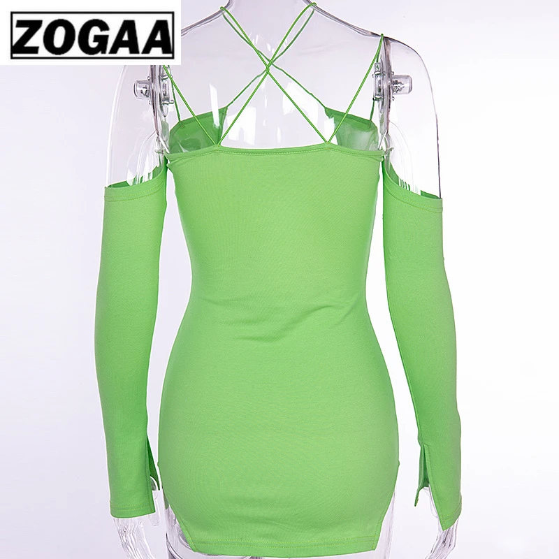 Сексуальное платье с открытыми плечами на шнуровке поперечным разрезом по бокам