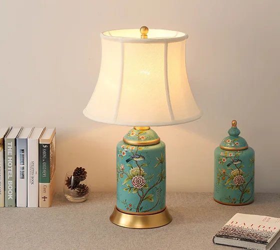 Европейский синий цветок Птица Керамические средние настольные лампы Ретро