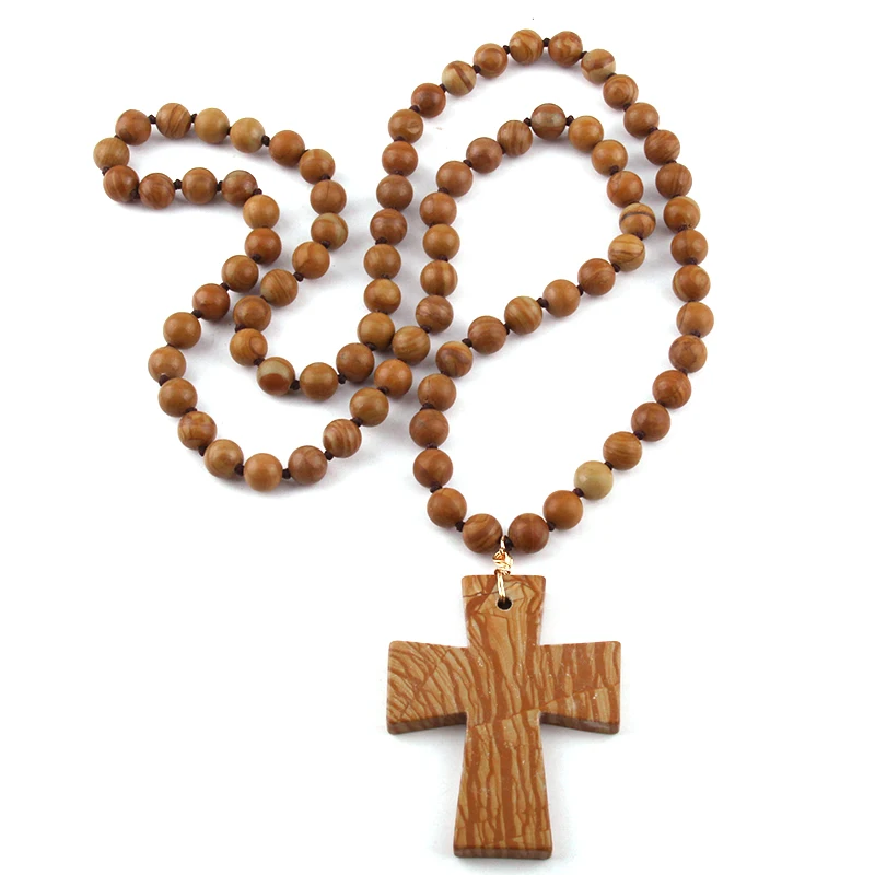 Модное ожерелье с полудрагоценными бусинами длинное узелком и крестом в