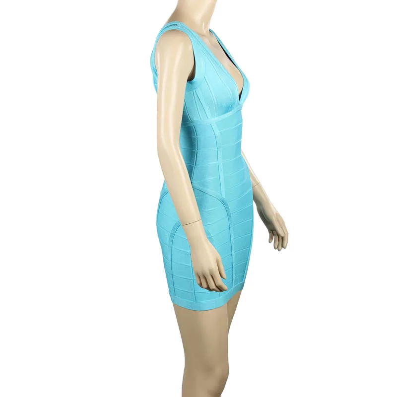 Женское трикотажное платье футляр светло голубое эластичное облегающее с