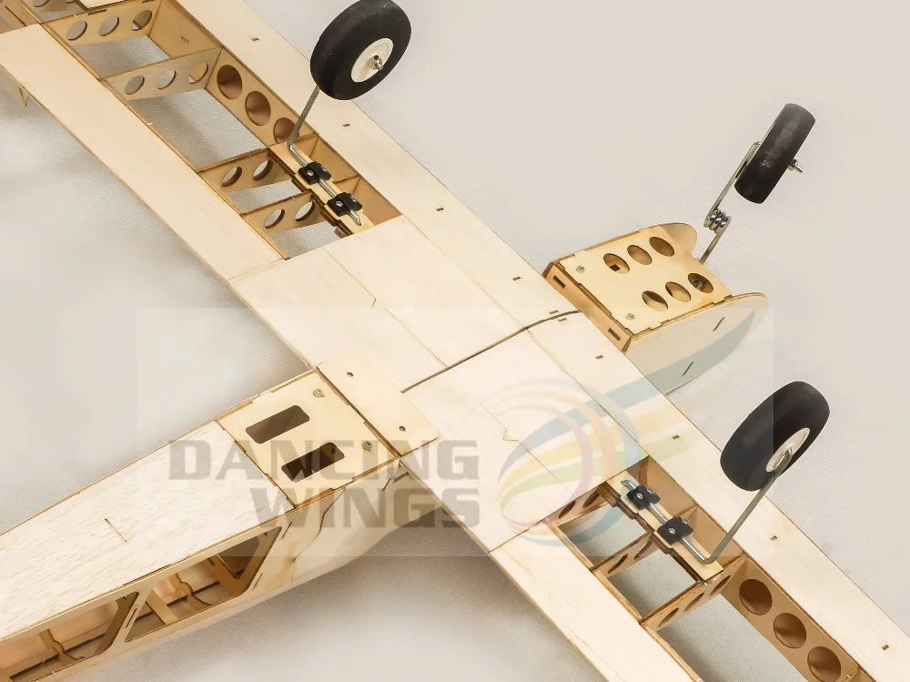 Радиоуправляемая модель самолета Balsawood Aeromodelling лазерная резка EP мощность размах крыльев 1,4 м тренировочный самолет T30