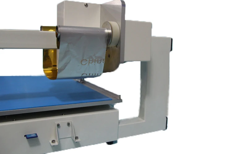 Высокоскоростной принтер из серебристой и золотой фольги для обложки книг