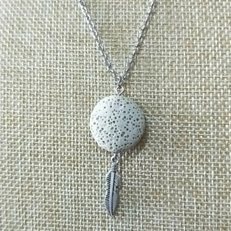 Женский кулон из лавового камня в виде листа | Украшения и аксессуары