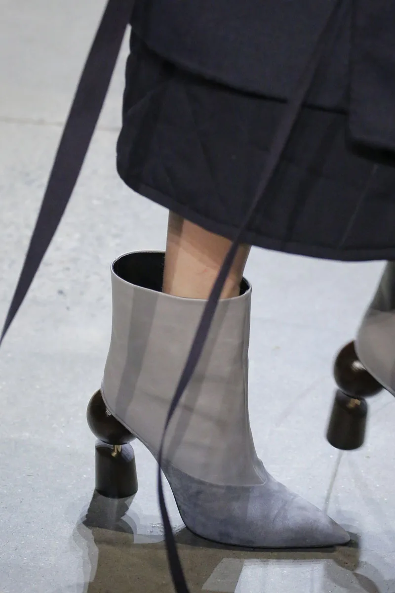 Botas Mujer; женские ботильоны на необычном высоком каблуке в западном стиле; цвет золотой, белый; Байкерская обувь из натуральной кожи с острым носком в стиле панк;