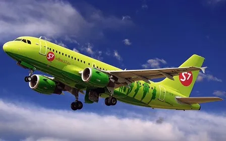 Аэробус A 319 S7 авиакомпании Сибирь взлет летающее небо летние облака украшение