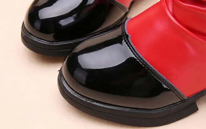 Детские ботинки из натуральной кожи короткие строчки на высоком каблуке