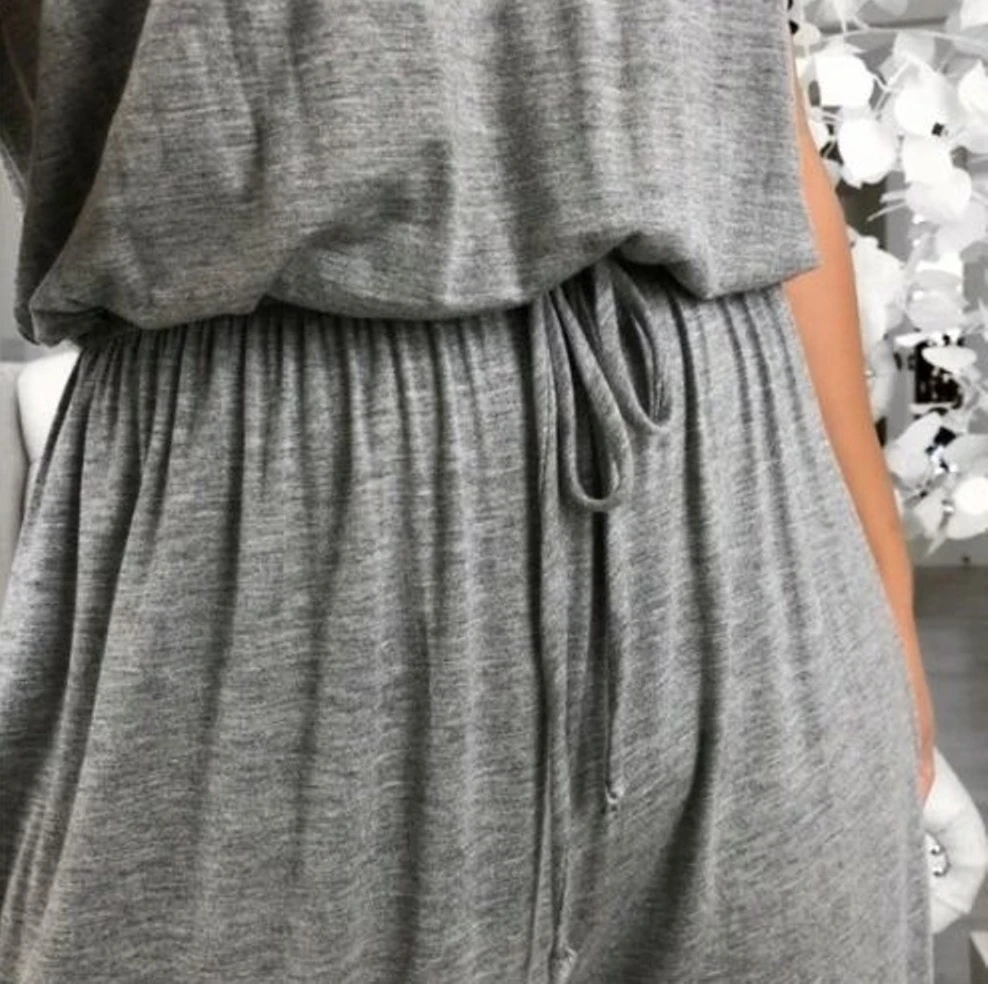 Женский однотонный комбинезон 3 цветов с рюшами открытыми плечами короткими