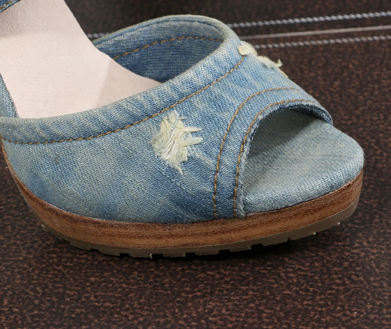 

2017 designer shoes fashionable denim cool boots hollow high heel sandals in Europe and the waterproof shoes