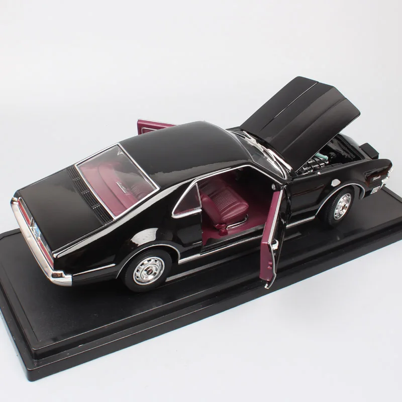 Дорожный знак большой GM 1966 Olds мобильный Toronado Металл 1/18 Масштаб Модель классический автомобиль авто Diecasts транспортные средства миниатюрные детские игрушки