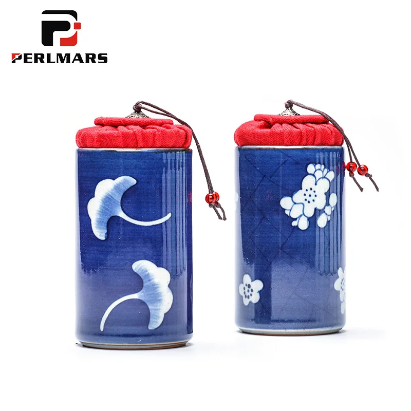 Винтажные керамические синие и белые фарфоровые под глазурованным зеленым чаем