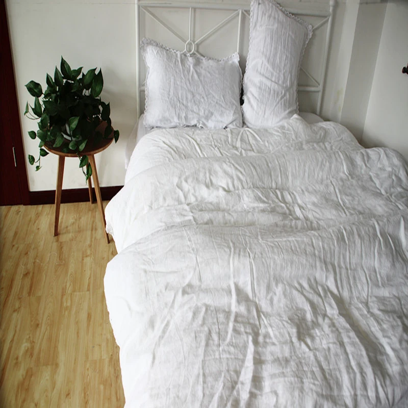 Комплект постельного белья из белого льна с кружевом и эффектом потертости