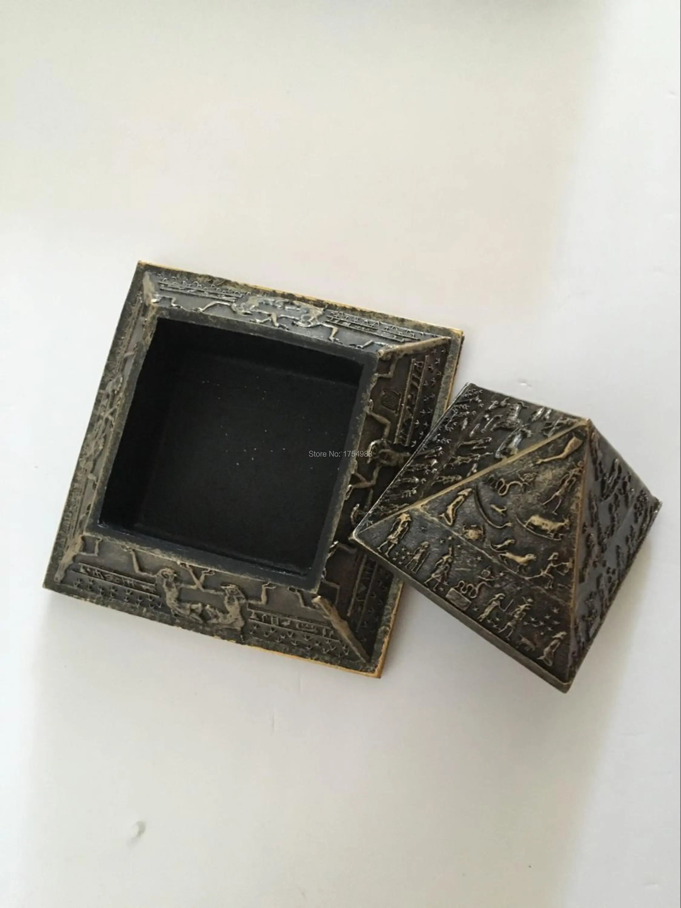 Египетская тема побега из реальной жизни поместите статую пирамиды обратно