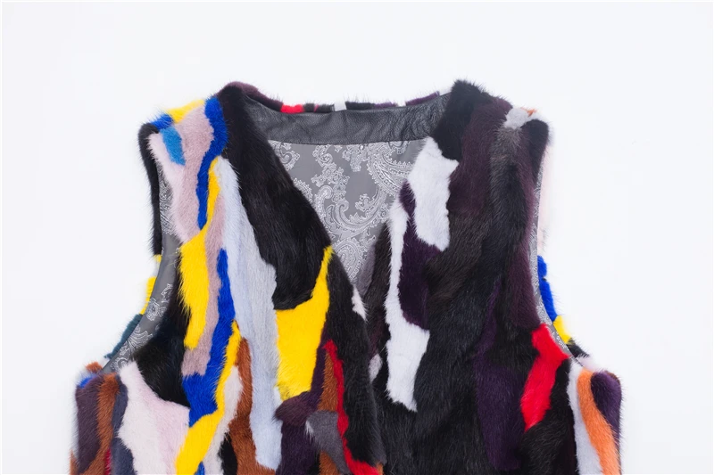 Женская разноцветная Норковая жилетка зимняя утепленная средней длины с v