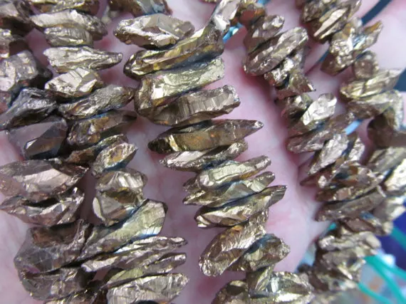 

Wholesale 2strands Pyrite Crystal Titanium Quartz Electroplated Quartz Titanium Quartz Rainbow Quartz, Crystal Nuggets,Chips 6-2