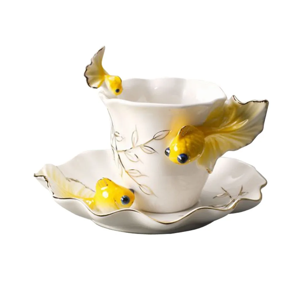 Креативные чайные чашки изящные Кофейные Наборы кофейные с золотой рыбкой