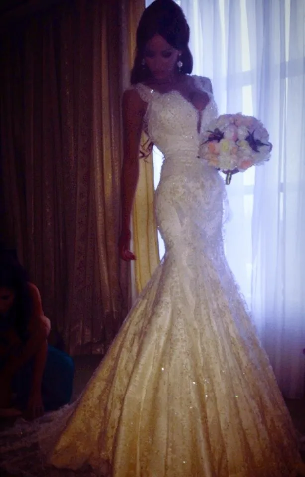 2019 Sexy White Lace Mermaid Wedding Dresses Plunging V Neck Cap Sleeves Pearls Beaded Appliques sweep Train Bridal Gowns | Свадьбы и
