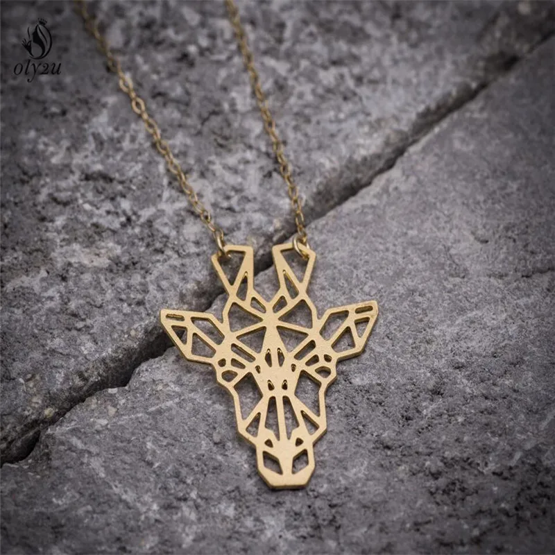 Ожерелье женское в минималистическом стиле на ключицах