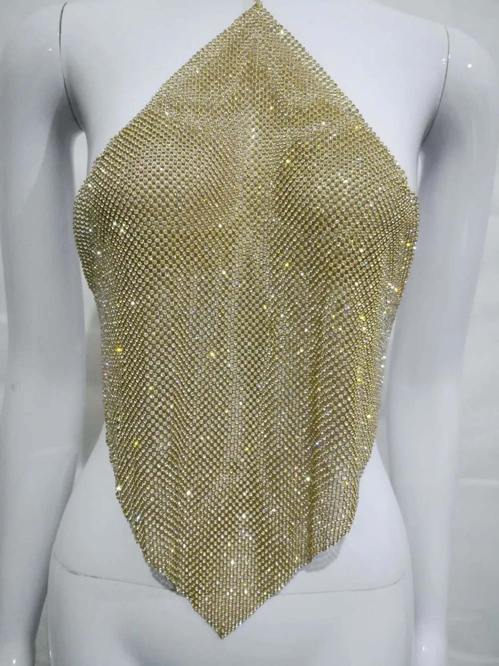 Женский укороченный топ на бретельках черный с блестками и металлической