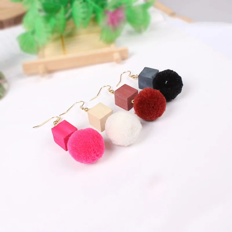 Новый Дизайн квадратный деревянный Цветной помпоном Серьги падение pom плюшевый