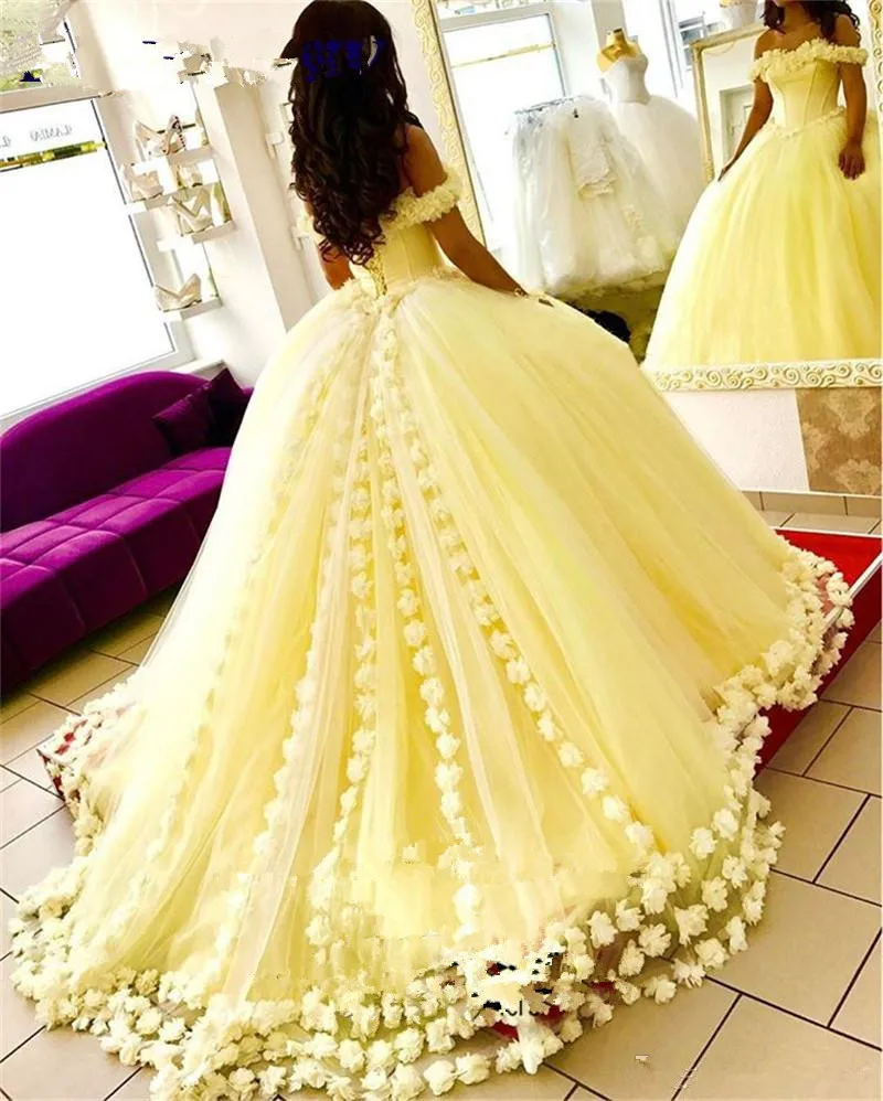 

2018 Yellow Ball Gown Quinceanera Dresses 3D Floral Flowers Off Shoulder Sweet 16 Plus Size Princess Tulle Masquerade Prom Gowns