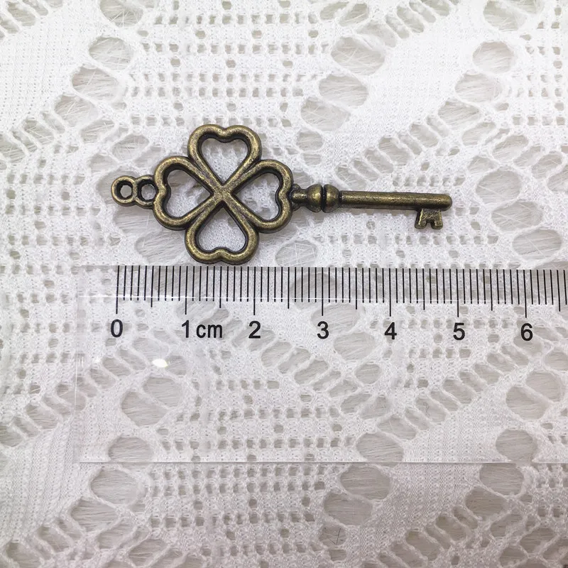 

50pcs/lot Fashion Craft Accessories Four-leafed Clover Key Charms Antique Bronze Plated Pendant Jewelry Findings