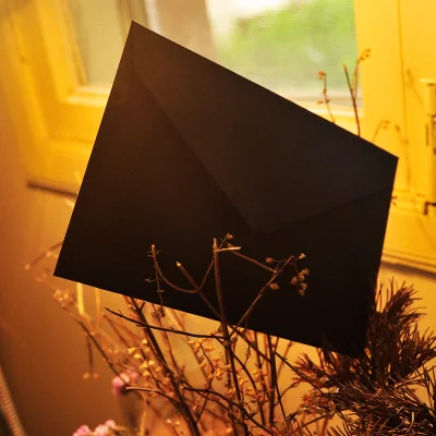 Triangle Black 50 шт./компл. Винтаж коричневый белая черная крафт-бумага пустые Мини бумажные конверты с окошком для свадебных приглашений конверт/Подарочный конверт/3 цвета - Цвет: Triangle Black