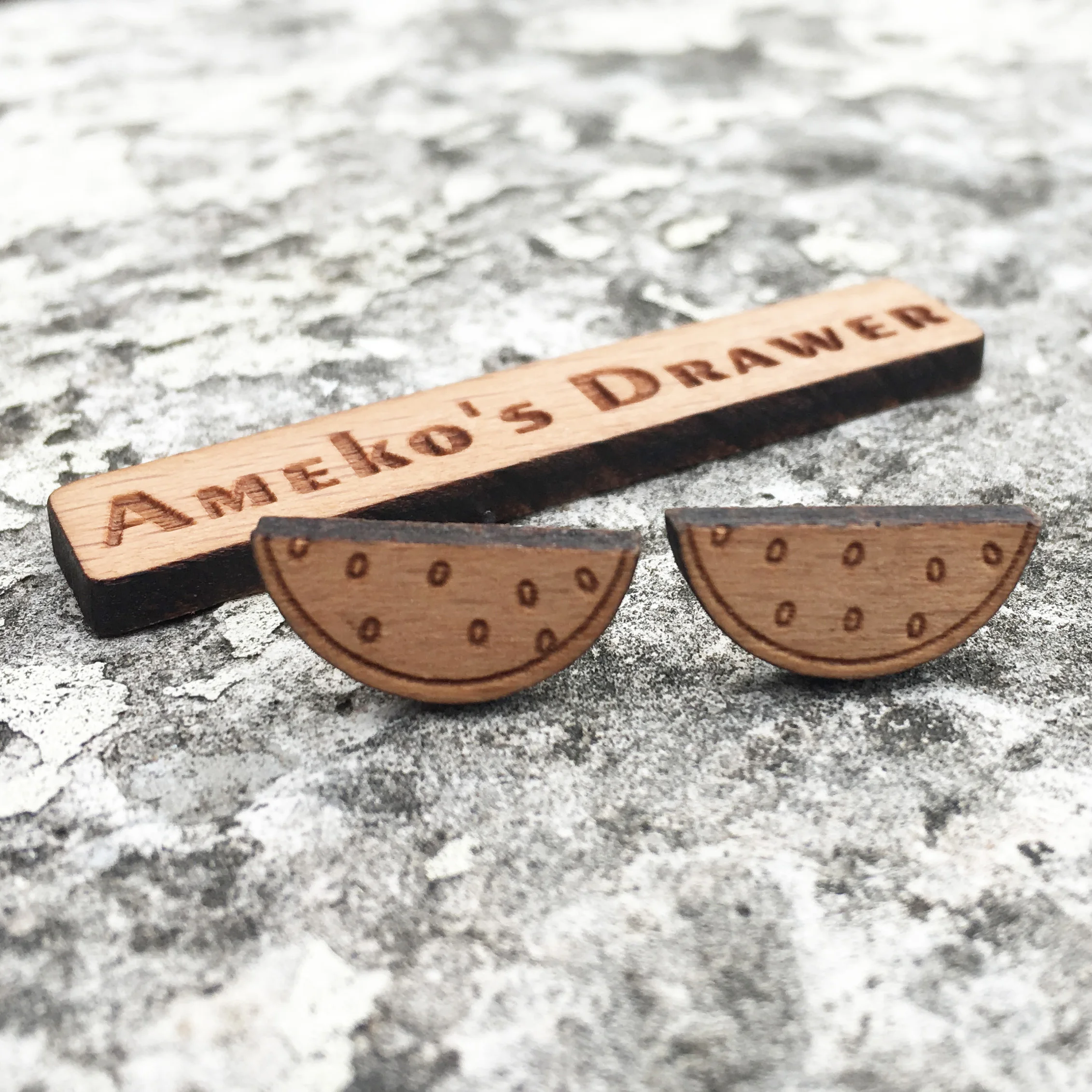 Лазерная резка арбуза из цельного дерева ручной работы серьги половинной формы