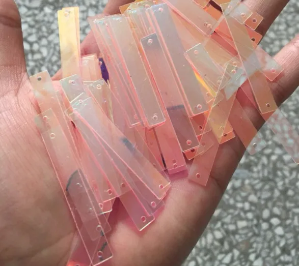 Принадлежности для шитья 6*40 мм длинные два отверстия золотые розовые блестки