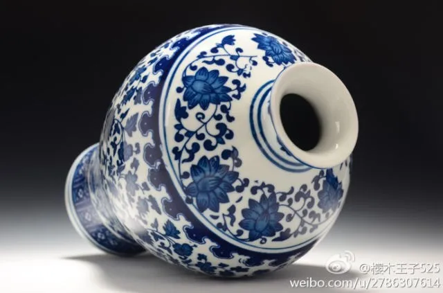 Изысканная архаизированная китайская сине-белая фарфоровая ваза для домашнего