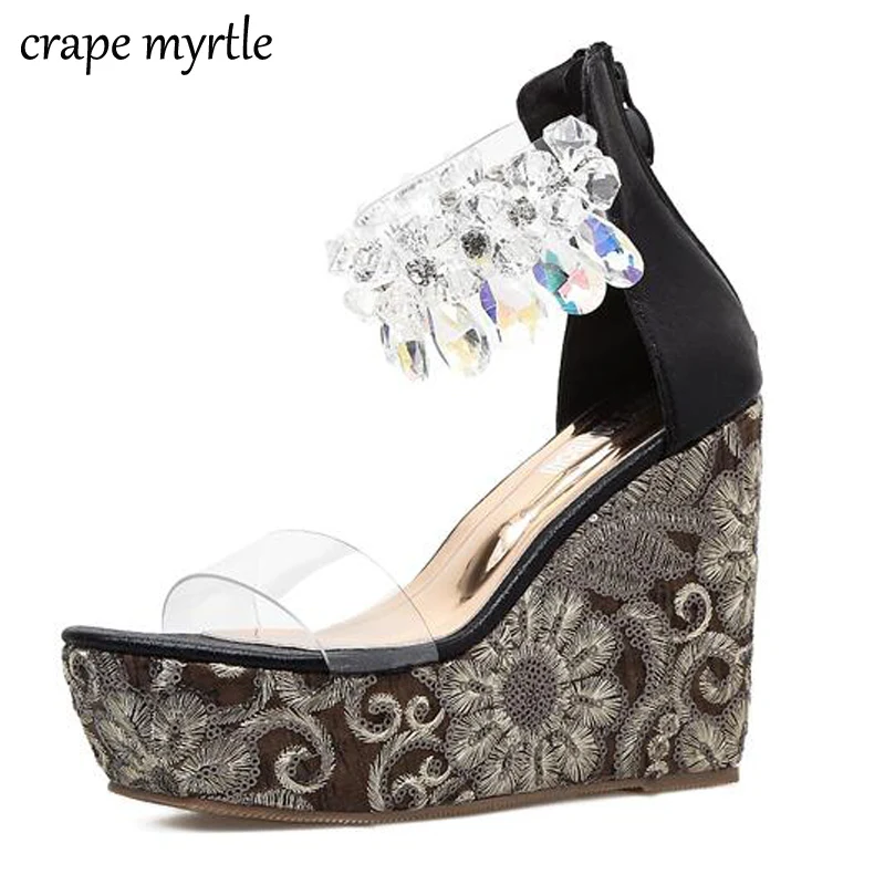 Женские сандалии с кристаллами открытым носком на высоком каблуке клинообразные